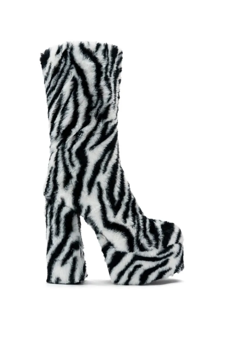 AZALEA WANG JERUSHA FUR CHUNKY BOOT IN BLACKWHITE