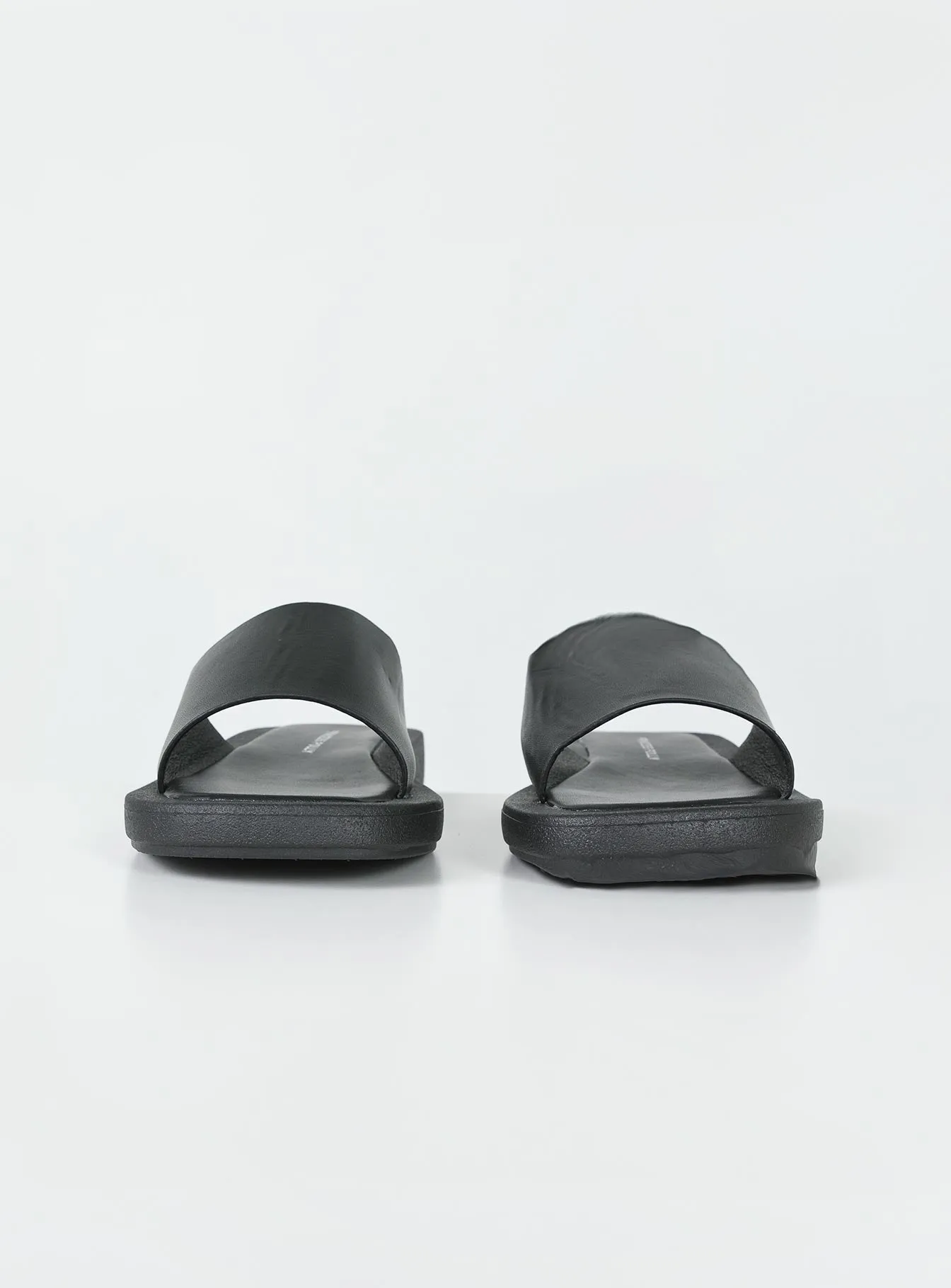 Camilo Slides Black